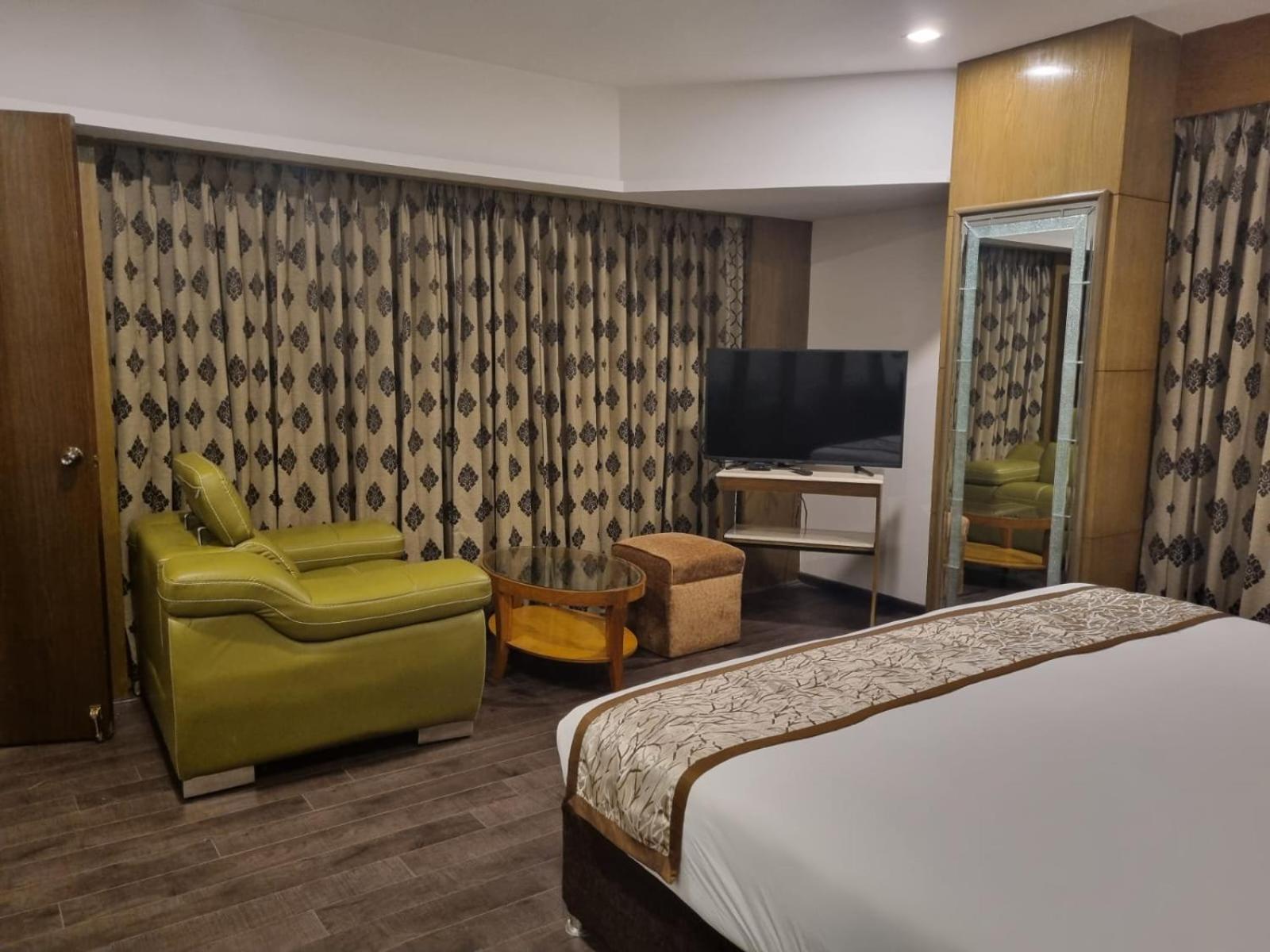 Hotel Benzz Park Chennai Exterior foto