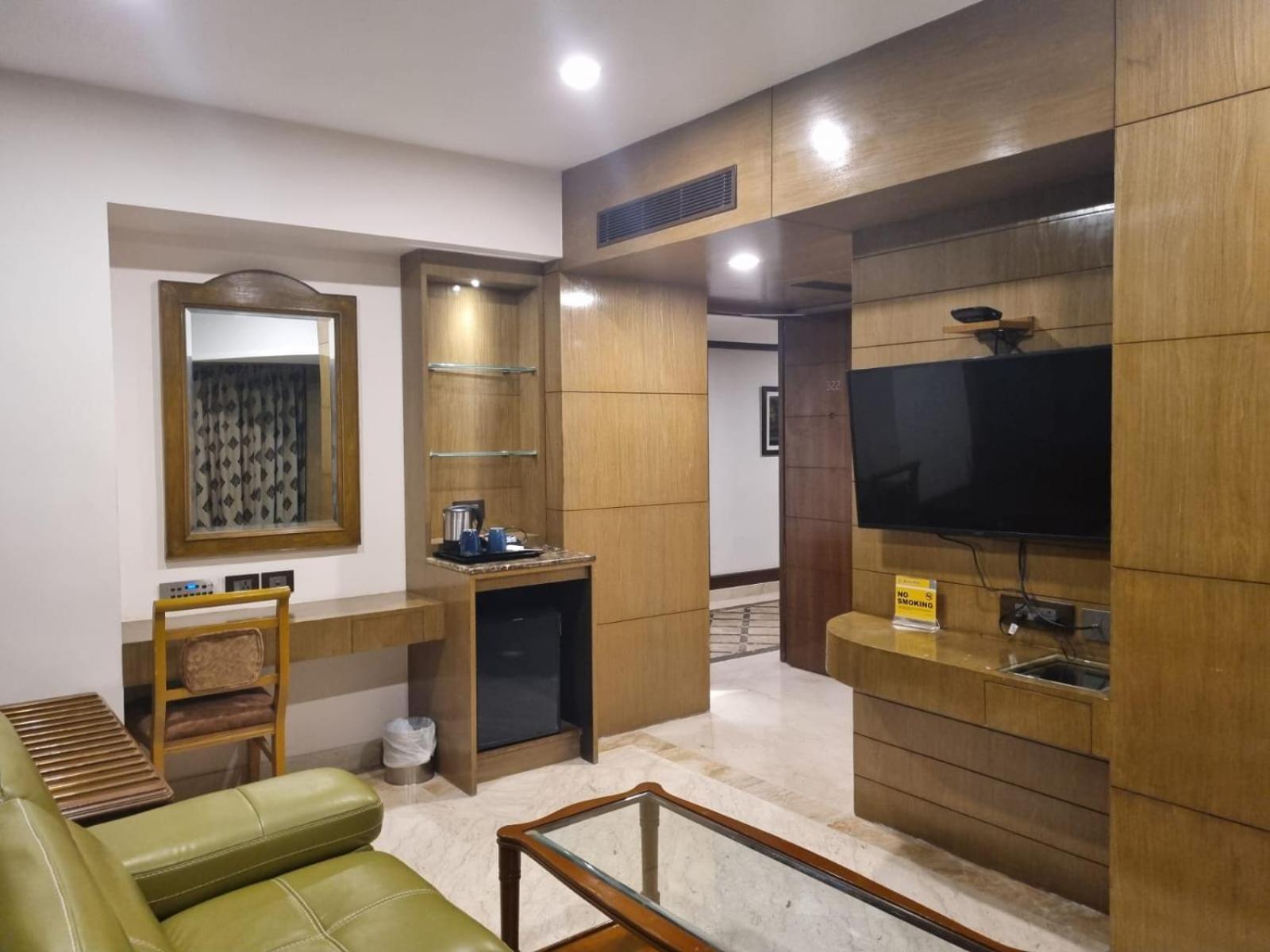Hotel Benzz Park Chennai Exterior foto