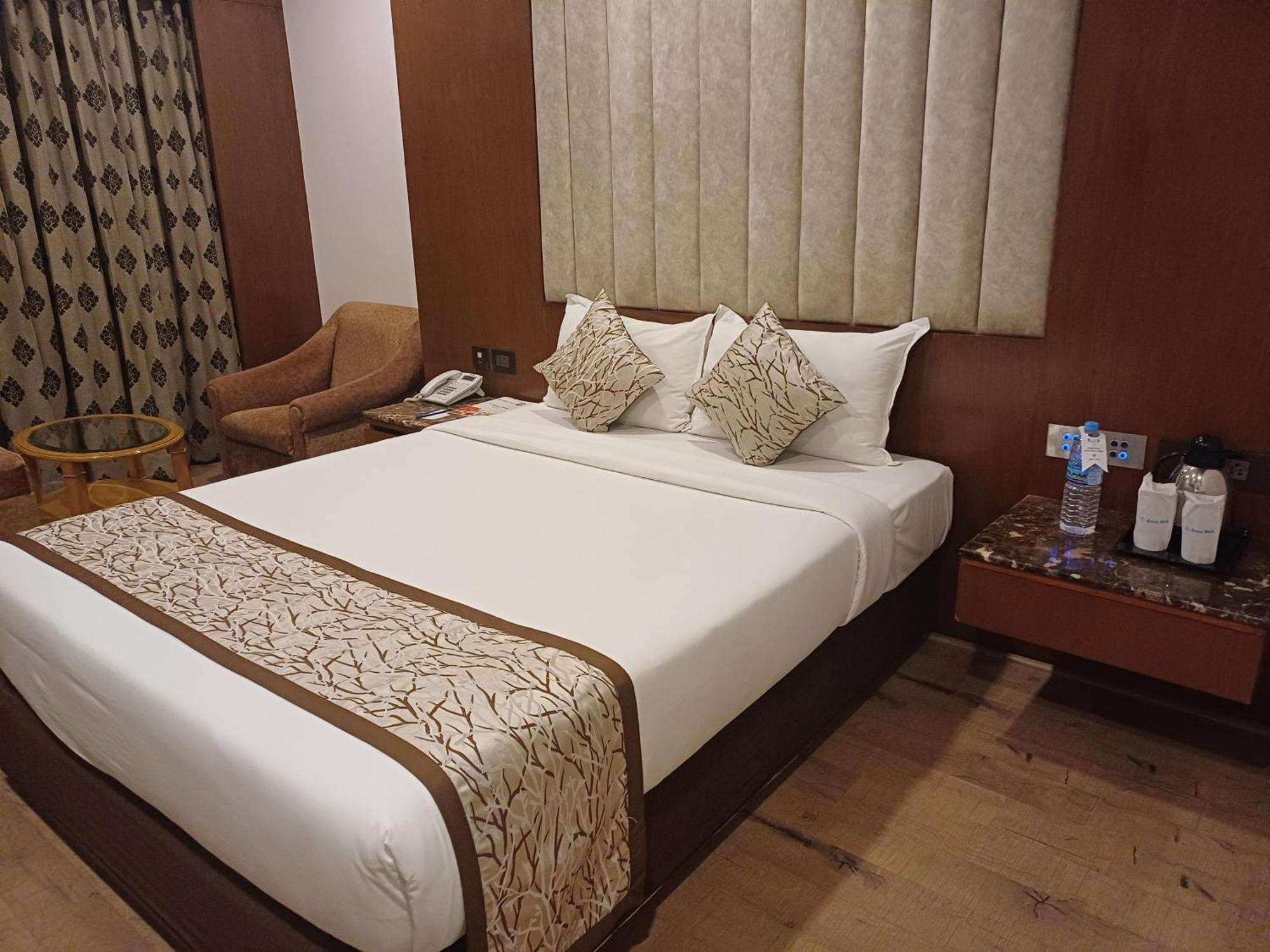 Hotel Benzz Park Chennai Exterior foto